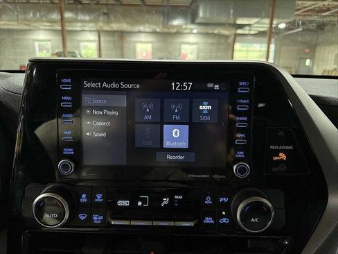 Certified 2022 Toyota Highlander LE image 21