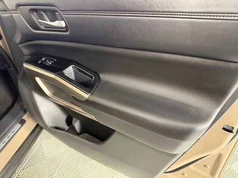 Used 2024 Nissan Pathfinder Platinum image 35