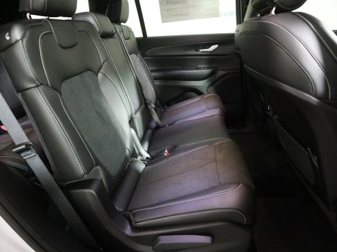 New 2025 Jeep Grand Cherokee L Altitude image 22