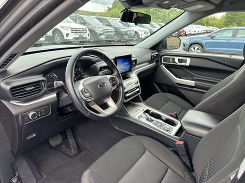 Used 2022 Ford Explorer XLT image 9
