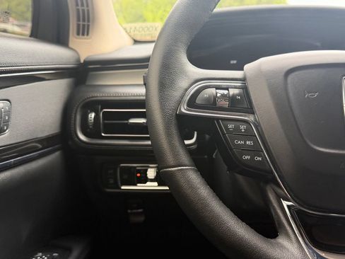 Used 2022 Lincoln Nautilus AWD w/ Premium Package image 15