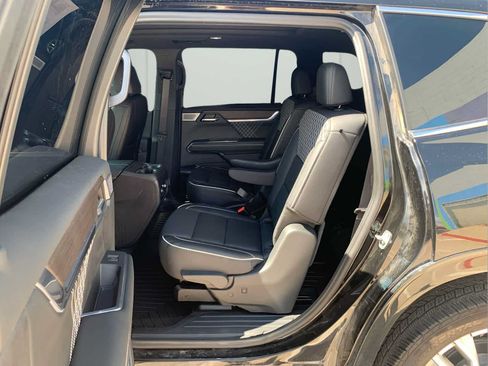 Used 2024 GMC Acadia Denali w/ Super Cruise Package FWD image 13