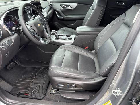 Used 2023 Chevrolet Blazer LT w/ Sound & Technology Package FWD image 9