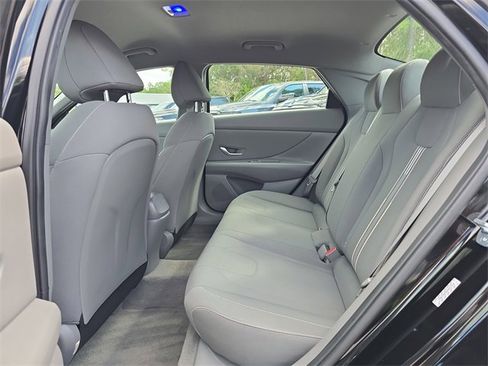 Used 2023 Hyundai Elantra SEL w/ Convenience Package image 13