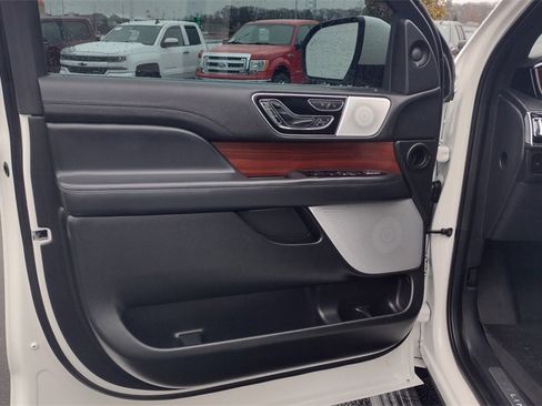 Certified 2024 Lincoln Navigator L Reserve image 11