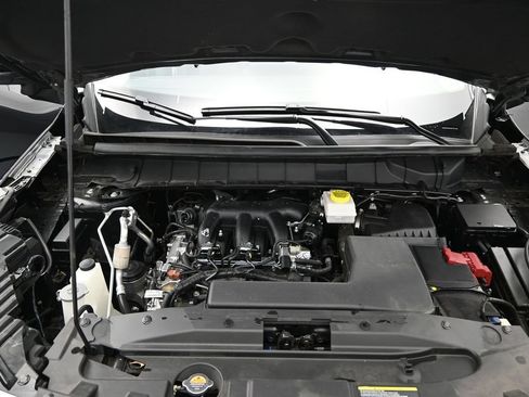 Used 2025 Nissan Pathfinder SL AWD/4WD image 5