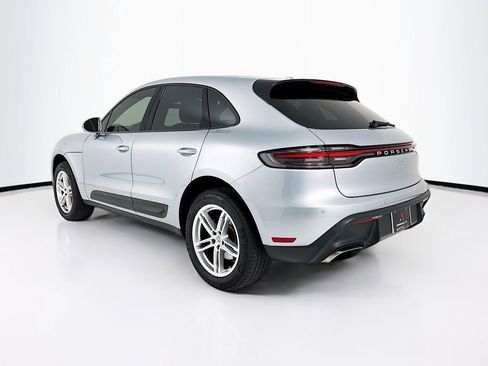 Certified 2025 Porsche Macan image 3