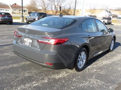 Used 2025 Toyota Camry LE image 7