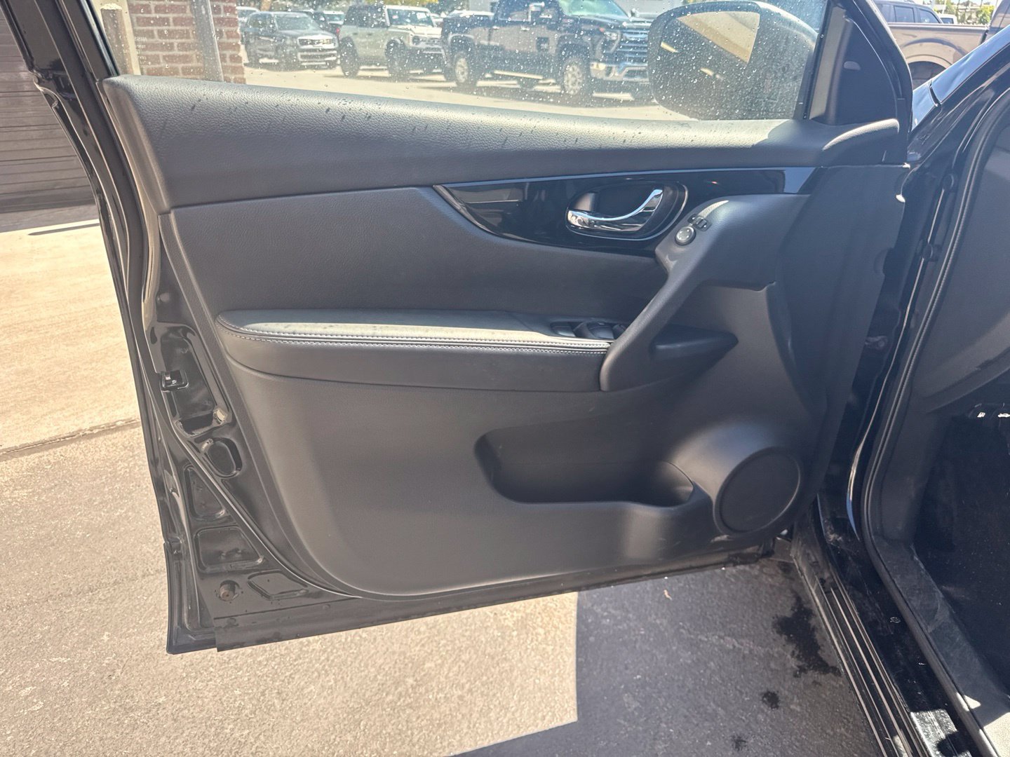 Used 2020 Nissan Rogue Sport SV AWD/4WD image 18