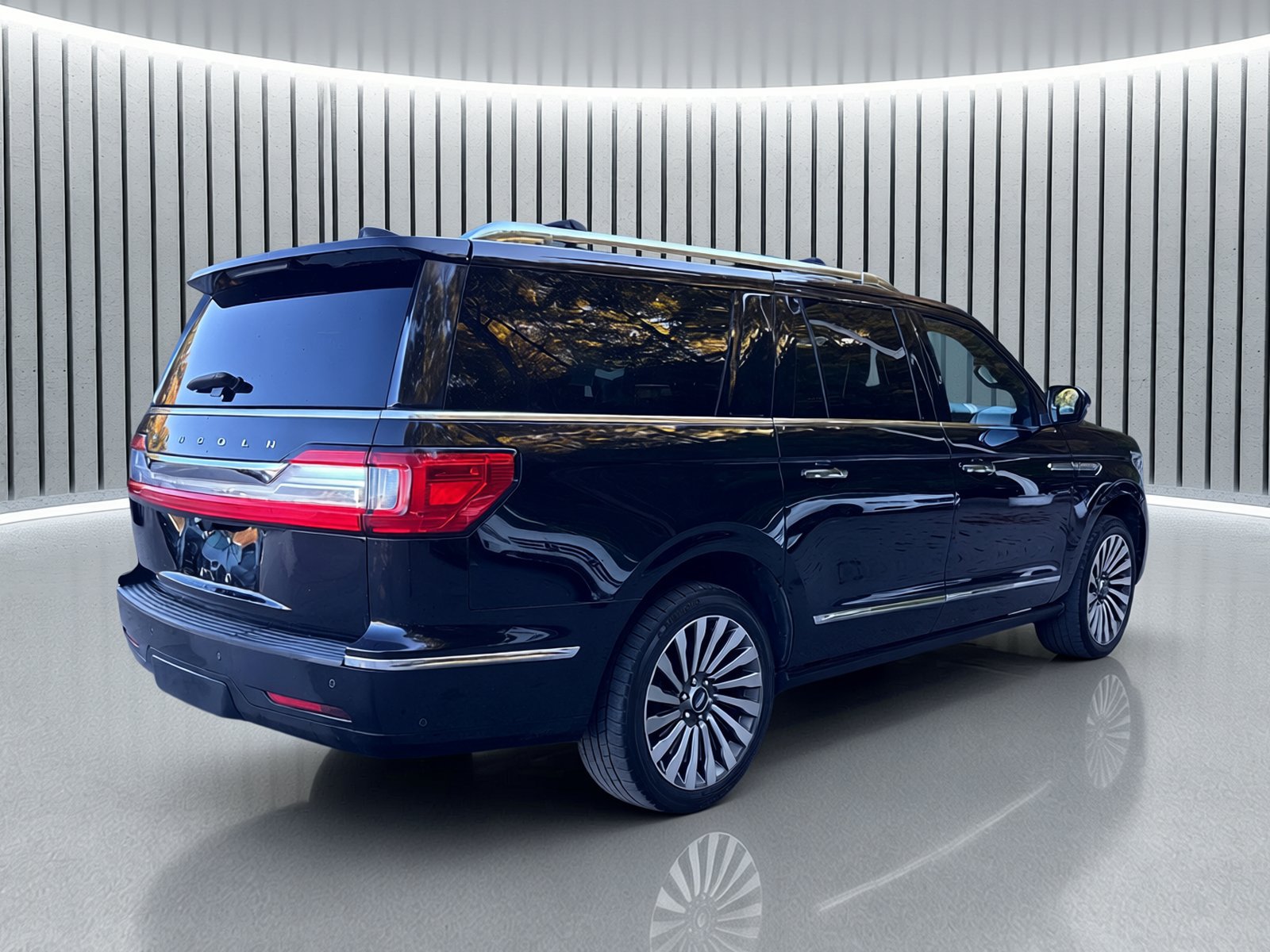 Used 2019 Lincoln Navigator L Reserve AWD/4WD image 5