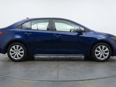 Used 2025 Toyota Corolla LE FWD image 11