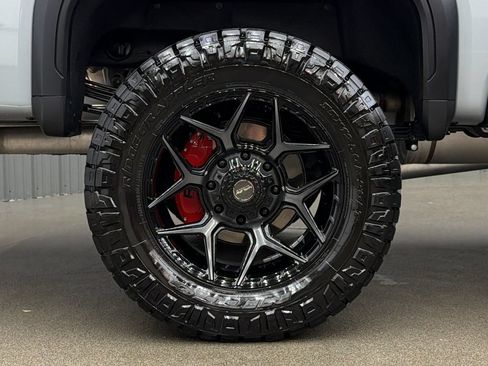 Used 2025 GMC Sierra 2500 AT4X AWD/4WD image 11