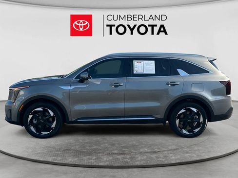 Used 2025 Kia Sorento EX AWD/4WD image 2