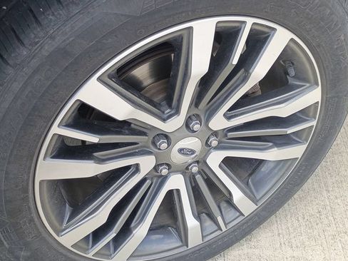 Used 2018 Ford Explorer Platinum AWD/4WD image 11