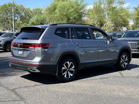 Used 2024 Volkswagen Atlas SE FWD image 4