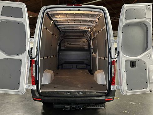 Used 2025 Mercedes-Benz Sprinter 2500 image 17