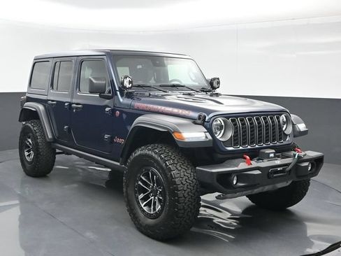 Used 2025 Jeep Wrangler Unlimited Rubicon w/ XTREMEE 35" Tire Package AWD/4WD image 8
