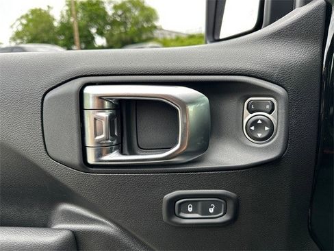 New 2025 Jeep Gladiator Sport image 32