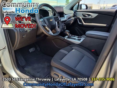 Used 2025 Chevrolet Blazer LT FWD image 2