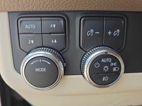 Used 2021 GMC Yukon Denali image 27