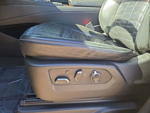 Used 2021 Cadillac Escalade ESV Sport Platinum image 22