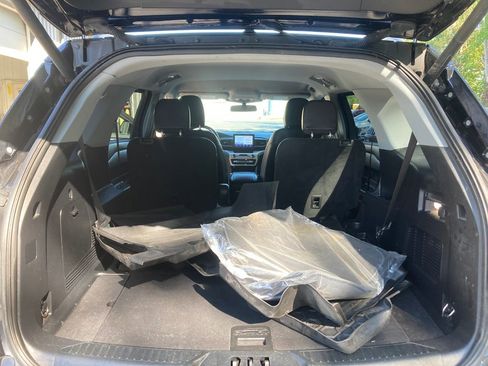 Used 2022 Ford Explorer XLT w/ Equipment Group 202A image 27