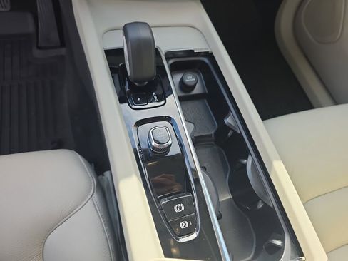 Used 2025 Volvo XC60 B5 Plus w/ Protection Package Premier image 31