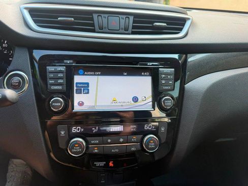 Used 2016 Nissan Rogue SL FWD image 35