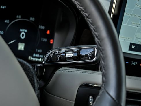 Used 2025 Lincoln Corsair Reserve AWD/4WD image 39
