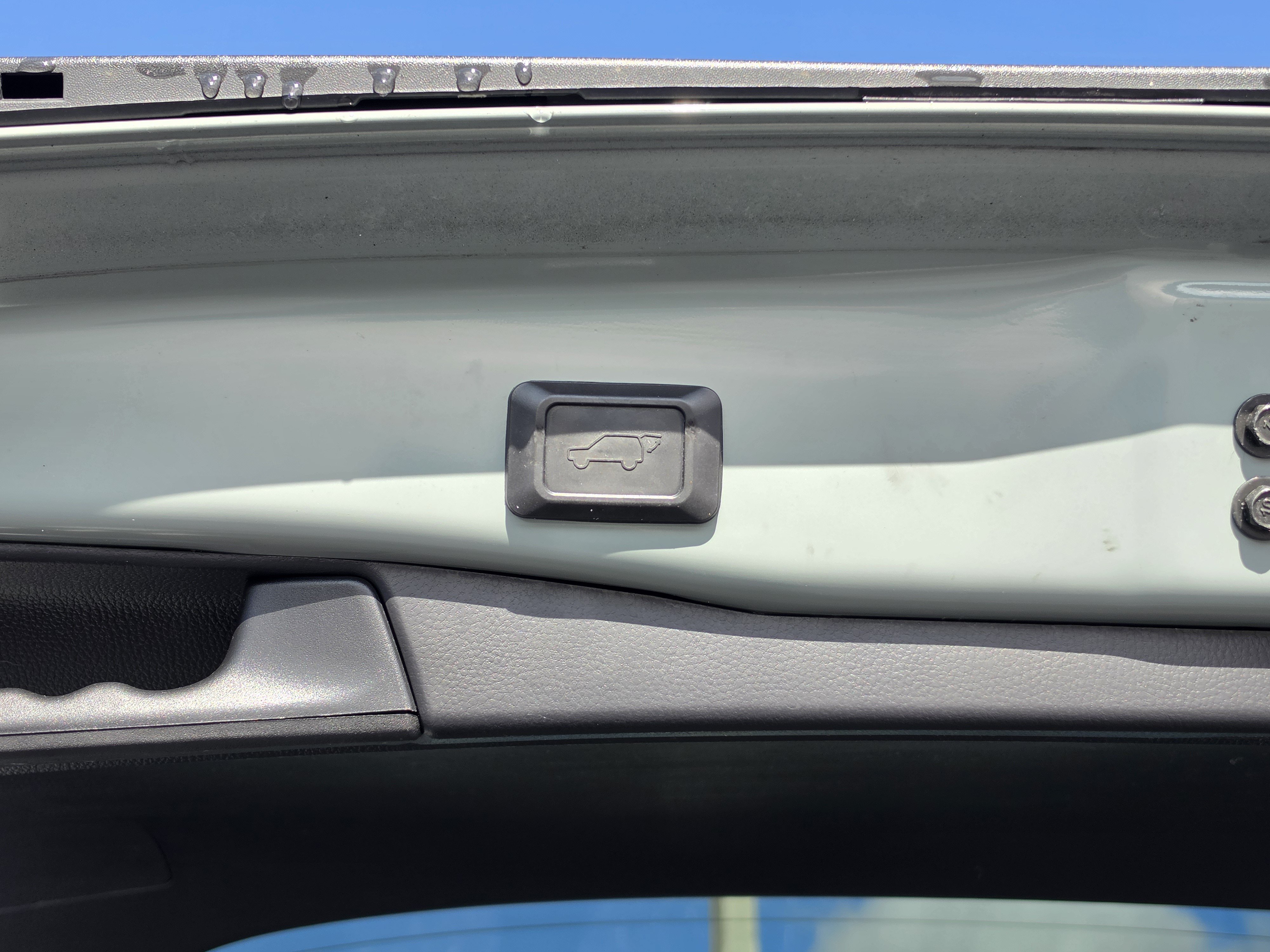 Used 2019 Toyota RAV4 XLE Premium w/ Advanced Technology Package FWD image 9