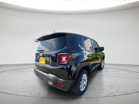 Used 2023 Jeep Renegade Latitude AWD/4WD image 7