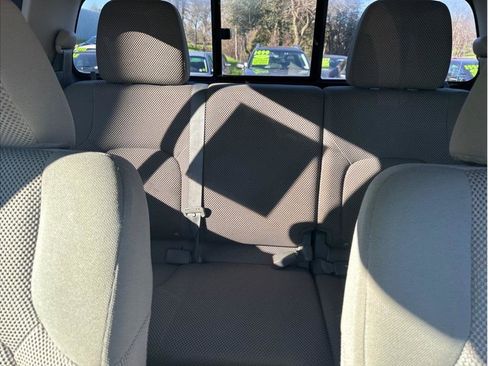 Used 2016 Nissan Frontier SV image 21