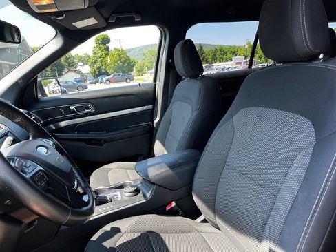 Used 2018 Ford Explorer XLT w/ Equipment Group 201A AWD/4WD image 9