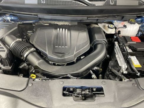 Used 2025 Chevrolet Traverse LT image 28