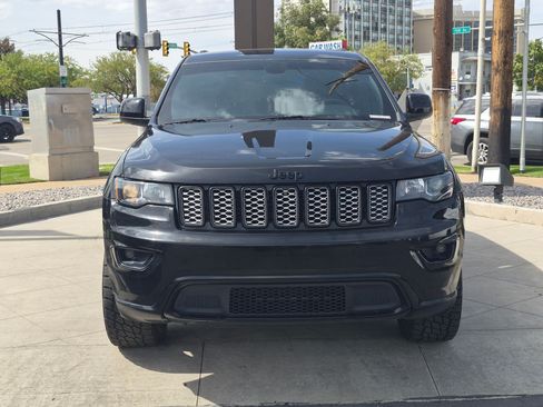 Used 2019 Jeep Grand Cherokee Altitude AWD/4WD image 10