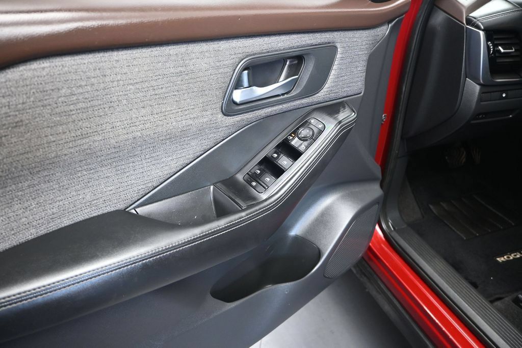 Used 2021 Nissan Rogue SV FWD image 11