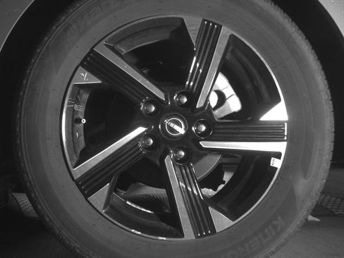 Used 2025 Nissan Sentra SV image 13