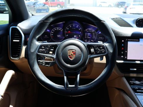 Used 2022 Porsche Cayenne AWD/4WD image 14