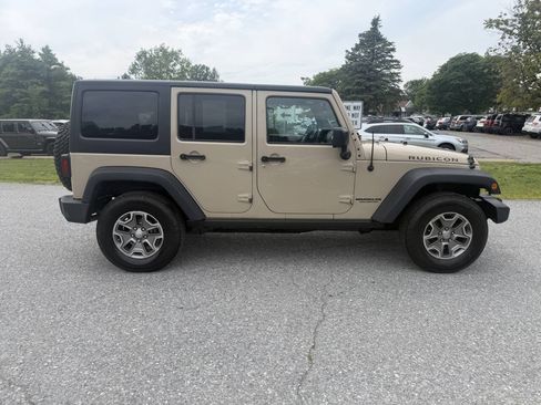 Used 2016 Jeep Wrangler Unlimited Rubicon w/ Connectivity Group AWD/4WD image 6