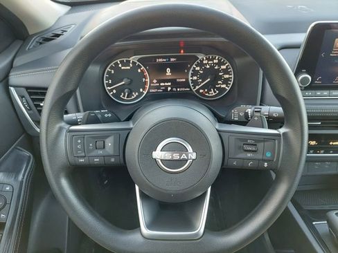 Used 2024 Nissan Rogue SV image 24