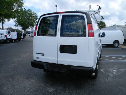 Used 2015 Chevrolet Express 2500 RWD image 7