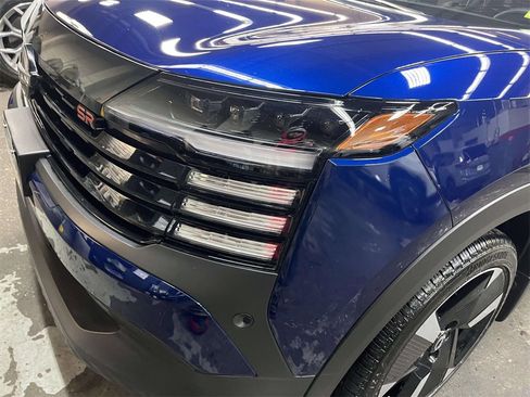 Used 2025 Nissan Kicks SR image 9