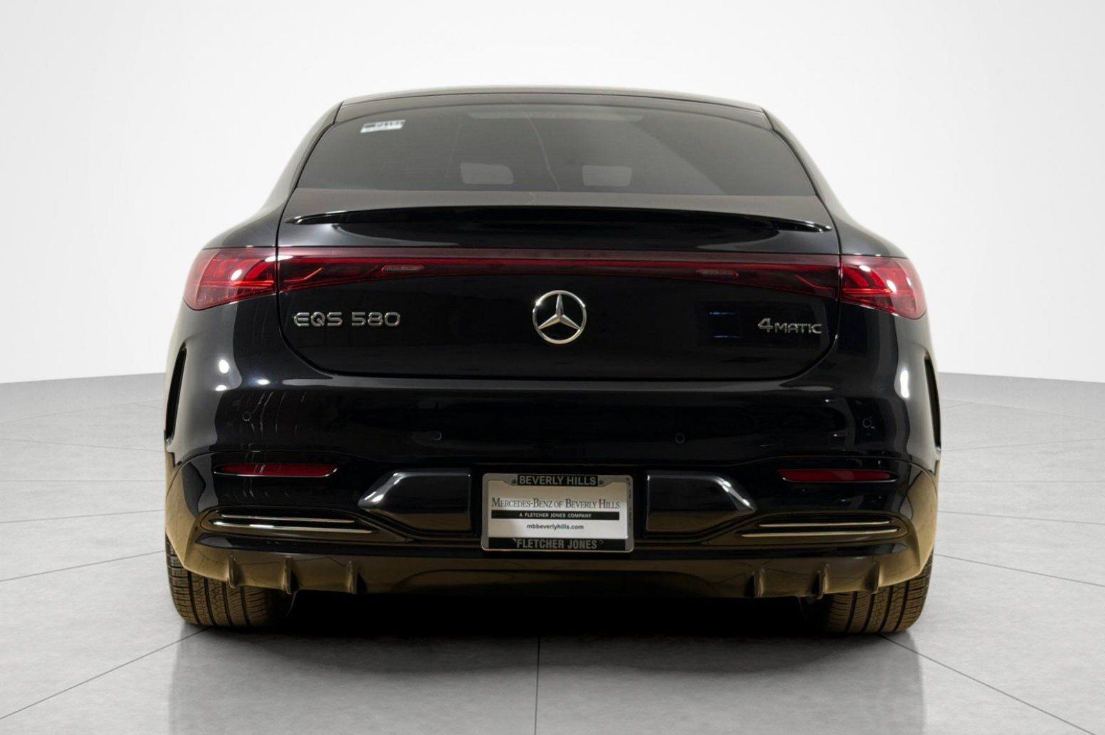 Used 2022 Mercedes-Benz EQS 580 4MATIC Sedan w/ Pinnacle Trim Package image 4