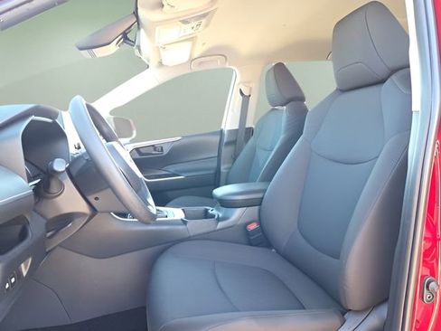 Used 2025 Toyota RAV4 LE image 9