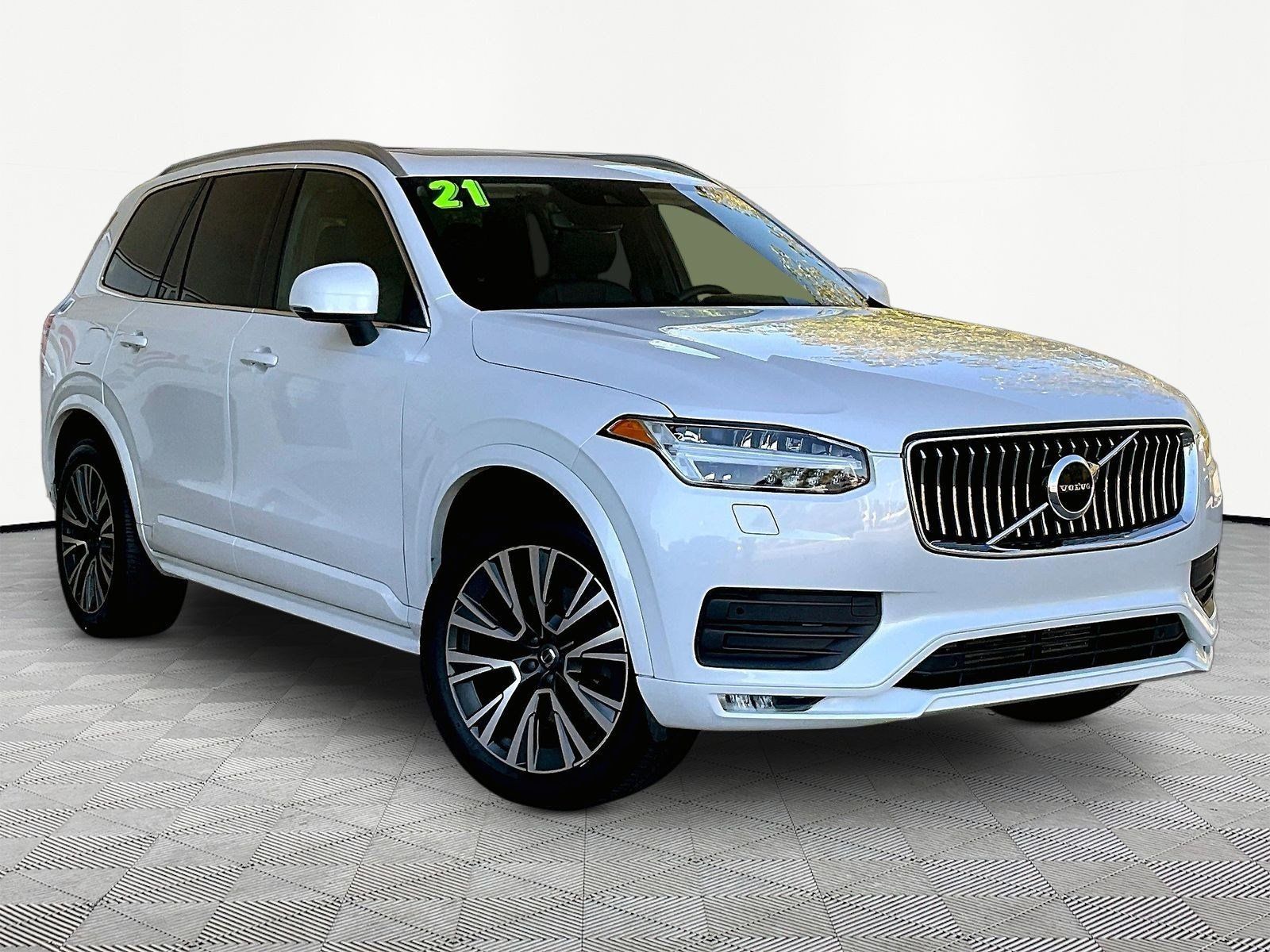 Used 2021 Volvo XC90 T6 Momentum w/ Protection Package Premier AWD/4WD image 3