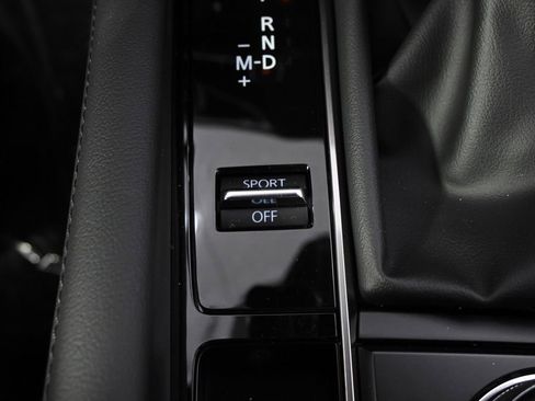 New 2026 MAZDA MAZDA3 Hatchback w/Premium Plus Pkg AWD/4WD image 32