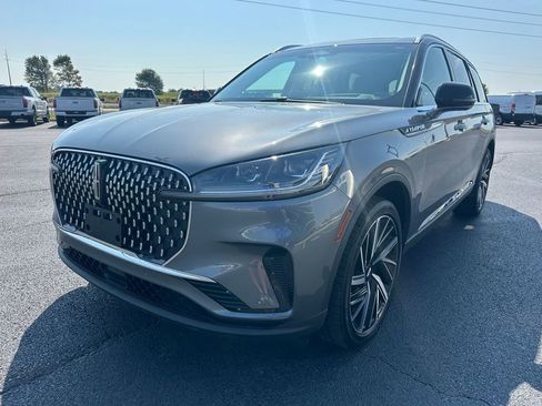 Used 2025 Lincoln Aviator Reserve w/ Equipment Group 201A image 4