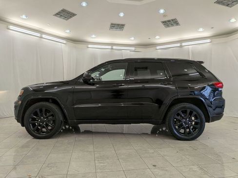 Used 2017 Jeep Grand Cherokee Altitude image 5