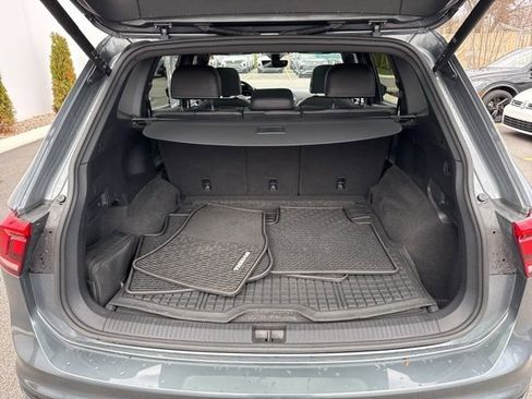 Used 2022 Volkswagen Tiguan SE R-Line image 27