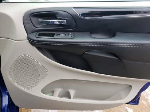 Used 2018 Dodge Grand Caravan SXT image 18